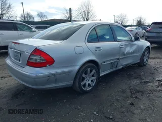 2007 Mercedes-Benz E-Class 3.5L with VIN WDBUF87X47X210117, listed as a IAAI auction lot 41508978 with 166,643 mi miles. Bid and sale history available at carsss.com. Image 4.