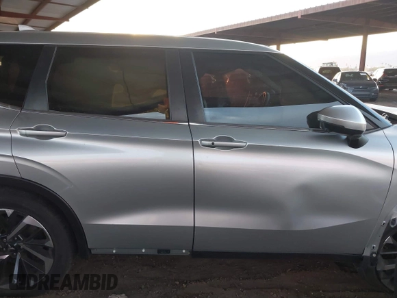 2022 Mitsubishi Outlander SE z VIN JA4J3UA88NZ023157, wystawiony jako IAAI lot #41357953 z przebiegiem 34 081 mil mil oraz . Historia ofert i sprzedaży dostępna na DreamBid. Obrazek 13.