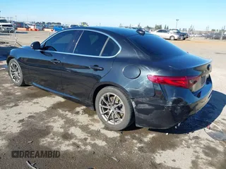 2018 Alfa Romeo Giulia with VIN ZARFAEBN5J7581071, listed as a IAAI auction lot 41313207 with 91,793 mi miles. Bid and sale history available at carsss.com. Image 3.