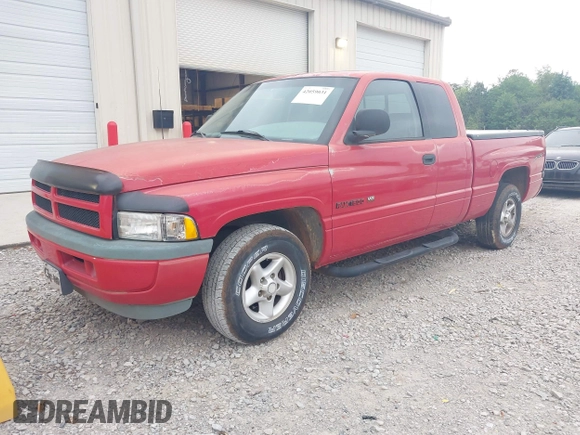 1998 Dodge 1500 z VIN 3B7HC13Y5WG166701, wystawiony jako IAAI lot #42059031 z przebiegiem 218 840 mil mil oraz . Historia ofert i sprzedaży dostępna na DreamBid. Obrazek 2.