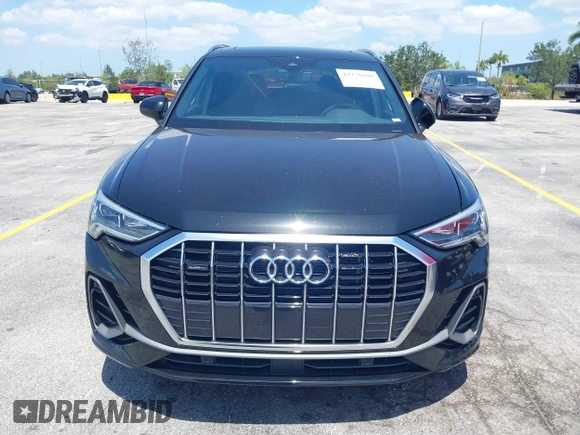 2024 Audi Q3 S line Premium z VIN WA1DECF39R1055263, wystawiony jako IAAI lot #42270200 z przebiegiem 29 691 mil mil oraz . Historia ofert i sprzedaży dostępna na DreamBid. Obrazek 12.