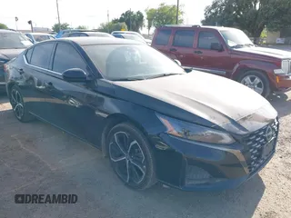 2024 Nissan Altima SR z VIN 1N4BL4CV0RN328930, wystawiony jako IAAI lot #42068287 z przebiegiem 20 219 mil mil oraz . Historia ofert i sprzedaży dostępna na DreamBid. Obrazek 1.