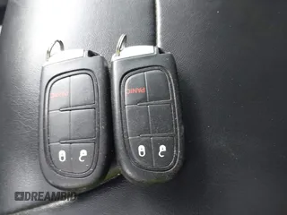 2019 Jeep Cherokee Trailhawk z VIN 1C4PJMBX1KD314121, wystawiony jako IAAI lot #42106721 z przebiegiem 105 631 mil mil oraz . Historia ofert i sprzedaży dostępna na DreamBid. Obrazek 11.