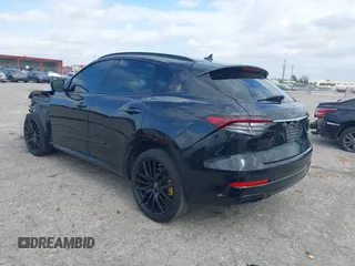 2022 Maserati Levante GT with VIN ZN661XUA3NX402773, listed as a IAAI auction lot 41911976 with 30,719 mi miles. Bid and sale history available at carsss.com. Image 3.