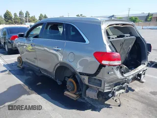 2016 Kia Sorento LX with VIN 5XYPG4A55GG182102, listed as a IAAI auction lot 39803091 with 77,365 mi miles. Bid and sale history available at carsss.com. Image 3.