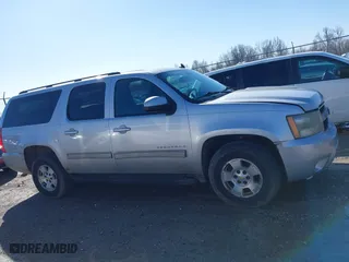 2010 Chevrolet Suburban LS with VIN 1GNUKHE31AR165699, listed as a IAAI auction lot 41509508 with 260,762 mi miles. Bid and sale history available at carsss.com. Image 13.