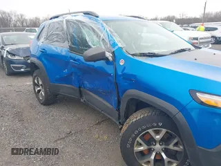 2018 Jeep Cherokee Trailhawk with VIN 1C4PJMBX2JD570976, listed as a IAAI auction lot 41610469 with 151,255 mi miles. Bid and sale history available at carsss.com. Image 6.