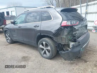 2020 Jeep Cherokee Limited z VIN 1C4PJLDB9LD529985, wystawiony jako IAAI lot #42074723 z przebiegiem 93 765 mil mil oraz . Historia ofert i sprzedaży dostępna na DreamBid. Obrazek 3.