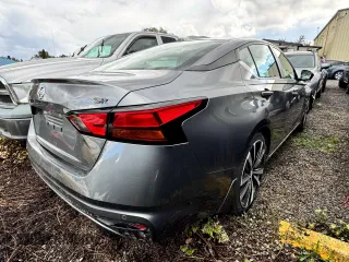 2022 Nissan Altima SR with VIN 1N4BL4CV6NN365572, listed as a Copart auction lot 76831534 with 56,656 mi miles and Salvage Title. Bid and sale history available at DreamBid. Image 4.