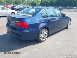 2011 BMW 3 Series 335i xDrive z VIN WBAPL5G53BNN22645, wystawiony jako IAAI lot #42505727 z przebiegiem 136 518 mil mil oraz . Historia ofert i sprzedaży dostępna na DreamBid. Obrazek 4.