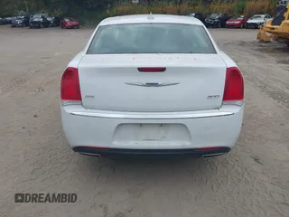 2019 Chrysler 300 Limited with VIN 2C3CCAKG7KH634459, listed as a IAAI auction lot 40450997 with 97,809 mi miles. Bid and sale history available at carsss.com. Image 17.