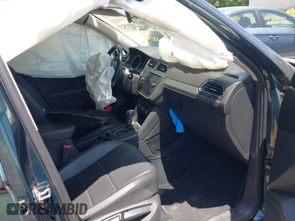 2018 Volkswagen Tiguan SEL with VIN 3VV2B7AX9JM058518, listed as a IAAI auction lot 42558129 with 82,807 mi miles and . Bid and sale history available at DreamBid. Image 5.
