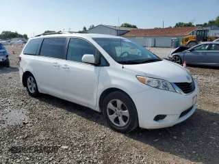 2013 Toyota Sienna LE AAS z VIN 5TDKK3DC8DS367482, wystawiony jako Copart lot #61925235 z przebiegiem 85 285 mil mil oraz Szkoda całkowita • Salvage title. Historia ofert i sprzedaży dostępna na DreamBid. Obrazek 4.