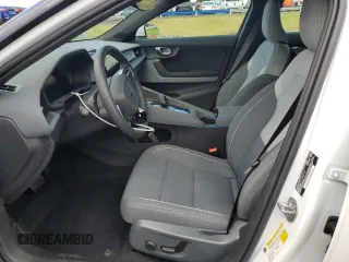 2024 Polestar 2 z VIN YSMFD3KA4RL223132, wystawiony jako Copart lot #55746955 z przebiegiem 6101 mil mil oraz Szkody całkowita. Historia ofert i sprzedaży dostępna na DreamBid. Obrazek 7.