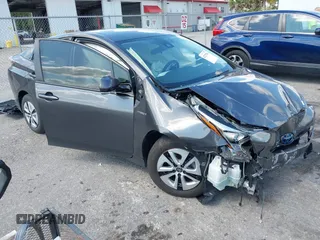 2018 Toyota Prius Two z VIN JTDKBRFU8J3596377, wystawiony jako IAAI lot #42237816 z przebiegiem 88 062 mil mil oraz . Historia ofert i sprzedaży dostępna na DreamBid. Obrazek 1.
