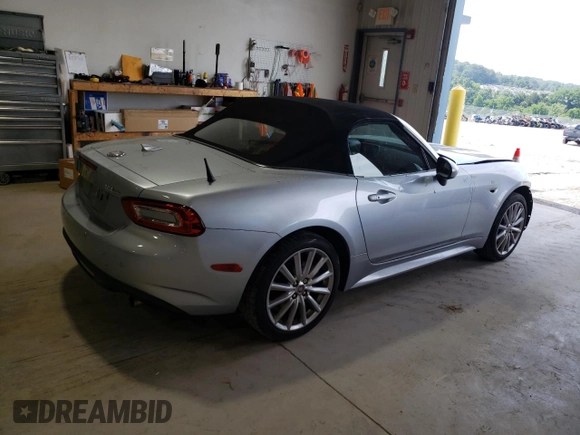 2019 FIAT 124 Spider Urbana Edition z VIN JC1NFAEK3K0141858, wystawiony jako Copart lot #59643304 z przebiegiem 120 343 mil mil oraz Szkoda całkowita • Salvage title. Historia ofert i sprzedaży dostępna na DreamBid. Obrazek 3.