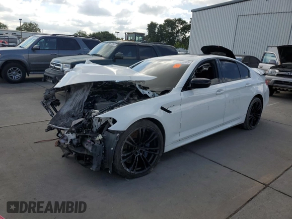 2019 BMW M5 z VIN WBSJF0C50KB448040, wystawiony jako Copart lot #54800055 z przebiegiem Nie podano mil oraz Czysty tytuł • Clean title. Historia ofert i sprzedaży dostępna na DreamBid. Obrazek 1.
