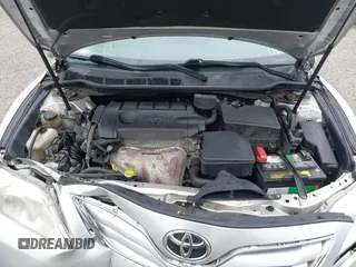 2011 Toyota Camry LE z VIN 4T1BF3EK6BU671814, wystawiony jako IAAI lot #42367753 z przebiegiem 182 728 mil mil oraz . Historia ofert i sprzedaży dostępna na DreamBid. Obrazek 10.