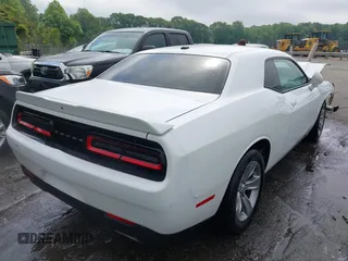 2019 Dodge Challenger SXT z VIN 2C3CDZAG7KH670018, wystawiony jako IAAI lot #42266401 z przebiegiem 47 367 mil mil oraz . Historia ofert i sprzedaży dostępna na DreamBid. Obrazek 4.