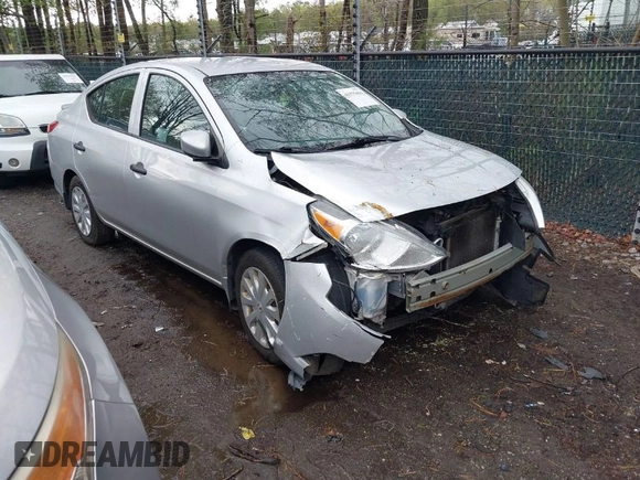 2016 Nissan Versa SV with VIN 3N1CN7AP7GL847603, listed as a IAAI auction lot 41975461 with 161,156 mi miles. Bid and sale history available at carsss.com. Image 1.