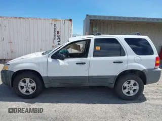 2005 Ford Escape XLT с VIN 1FMYU93165KA70903, выставлен на аукционе IAAI как лот 42291192 с пробегом 235 796 миль миль и . История ставок и продаж доступна на DreamBid. Изображение 14.