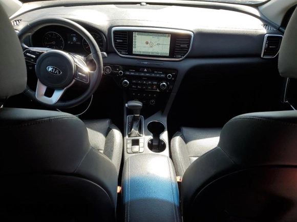 2021 Kia Sportage EX with VIN KNDPNCAC2M7924768, listed as a Copart auction lot 57914625 with 25,798 mi miles and Salvage title. Bid and sale history available at DreamBid. Image 8.