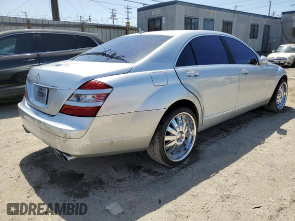 2007 Mercedes-Benz S 550 z VIN WDDNG71XX7A038691, wystawiony jako Copart lot #61536005 z przebiegiem 189 565 mil mil oraz Czysty tytuł • Clean title. Historia ofert i sprzedaży dostępna na DreamBid. Obrazek 3.