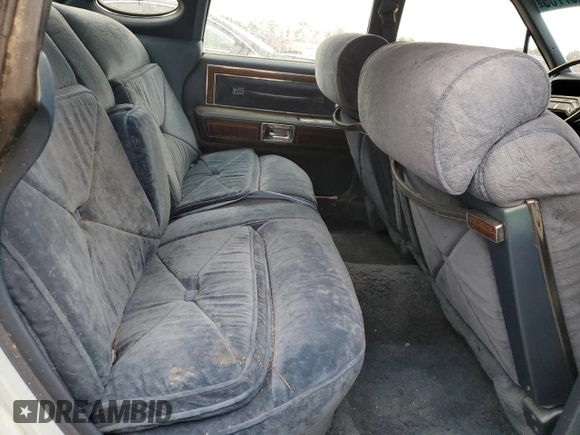 1976 Lincoln Continental z VIN 6Y82A822248, wystawiony jako Copart lot #89287785 z przebiegiem 23 184 mil mil oraz Czysty tytuł • Clean title. Historia ofert i sprzedaży dostępna na DreamBid. Obrazek 10.