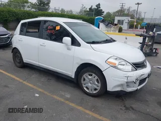 2012 Nissan Versa S z VIN 3N1BC1CP4CL365063, wystawiony jako IAAI lot #42095892 z przebiegiem Nie podano mil oraz . Historia ofert i sprzedaży dostępna na DreamBid. Obrazek 1.