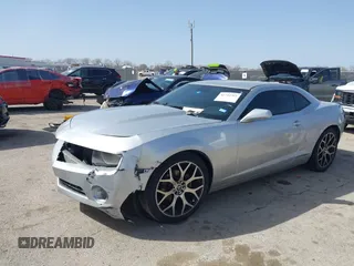 2013 Chevrolet Camaro LS с VIN 2G1FA1E32D9131600, выставлен на аукционе IAAI как лот 41742765 с пробегом 184 660 миль миль и . История ставок и продаж доступна на DreamBid. Изображение 17.