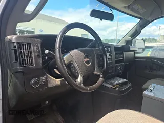 2017 GMC Savana z VIN 1GTZ7GFFXH1173960, wystawiony jako IAAI lot #42399701 z przebiegiem 192 878 mil mil oraz . Historia ofert i sprzedaży dostępna na DreamBid. Obrazek 7.