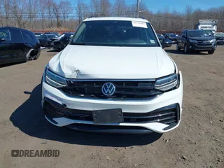 2022 Volkswagen Tiguan SE R-Line Black z VIN 3VV8B7AX4NM027208, wystawiony jako IAAI lot #41729385 z przebiegiem 51 274 mil mil oraz . Historia ofert i sprzedaży dostępna na DreamBid. Obrazek 12.