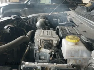 2020 Ram 1500 Rebel z VIN 1C6SRFLT0LN162491, wystawiony jako IAAI lot #41841159 z przebiegiem 58 265 mil mil oraz . Historia ofert i sprzedaży dostępna na DreamBid. Obrazek 20.