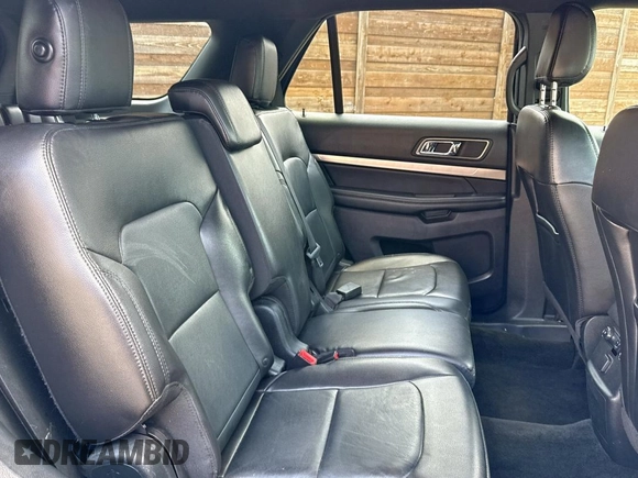 2018 Ford Explorer XLT z VIN 1FM5K7DH0JGC23068, wystawiony jako Copart lot #63926375 z przebiegiem 112 233 mil mil oraz Czysty tytuł • Clean title. Historia ofert i sprzedaży dostępna na DreamBid. Obrazek 6.