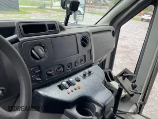 2018 Ford Econoline Cargo with VIN 1FDFE4FSXJDC36091, listed as a Copart auction lot 52462305 with 222,508 mi miles and Clean Title. Bid and sale history available at DreamBid. Image 5.