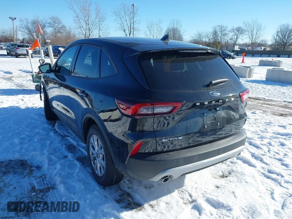 2025 Ford Escape Active with VIN 1FMCU0GN5SUA35224, listed as a IAAI auction lot 41320191 with 563 mi miles. Bid and sale history available at carsss.com. Image 3.