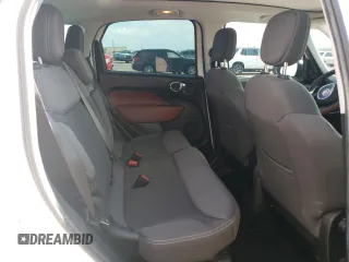 2014 FIAT 500L Trekking z VIN ZFBCFADH0EZ010826, wystawiony jako Copart lot #61063805 z przebiegiem 111 322 mil mil oraz Czysty tytuł • Clean title. Historia ofert i sprzedaży dostępna na DreamBid. Obrazek 10.