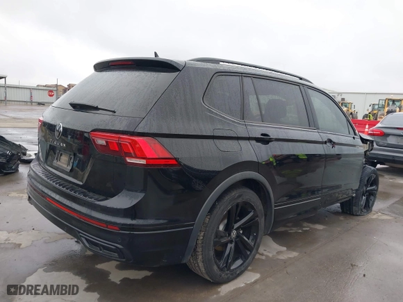 2023 Volkswagen Tiguan SE R-Line Black with VIN 3VVCB7AX0PM061742, listed as a IAAI auction lot 41528630 with 22,571 mi miles. Bid and sale history available at carsss.com. Image 4.