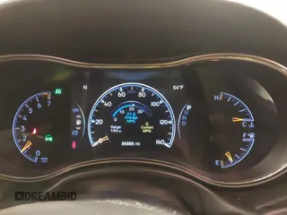 2020 Jeep Grand Cherokee Limited X z VIN 1C4RJFBGXLC167132, wystawiony jako IAAI lot #42155335 z przebiegiem 86 886 mil mil oraz . Historia ofert i sprzedaży dostępna na DreamBid. Obrazek 7.