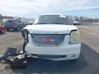 2008 GMC Yukon SLT w/4SB with VIN 1GKFC13J78R156057, listed as a IAAI auction lot 41822580 with 296,954 mi miles. Bid and sale history available at carsss.com. Image 12.