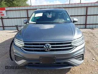 2024 Volkswagen Tiguan Wolfsburg Edition z VIN 3VV6B7AX8RM224282, wystawiony jako IAAI lot #42571544 z przebiegiem 16 516 mil mil oraz . Historia ofert i sprzedaży dostępna na DreamBid. Obrazek 13.