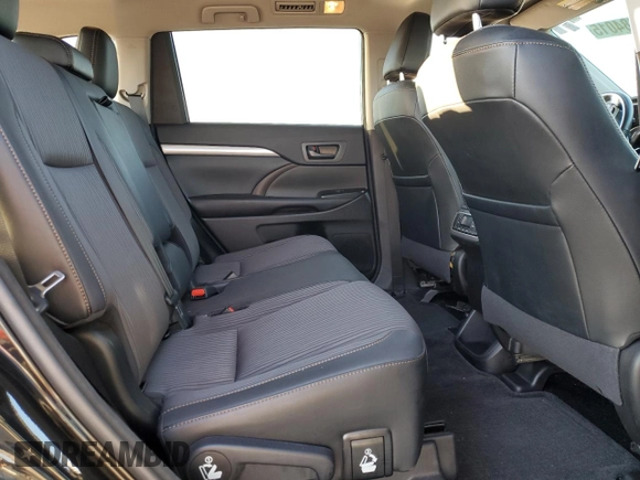 2017 Toyota Highlander LE with VIN 5TDZZRFH4HS233645, listed as a Copart auction lot 48684015 with 113,418 mi miles and Salvage title. Bid and sale history available at DreamBid. Image 11.