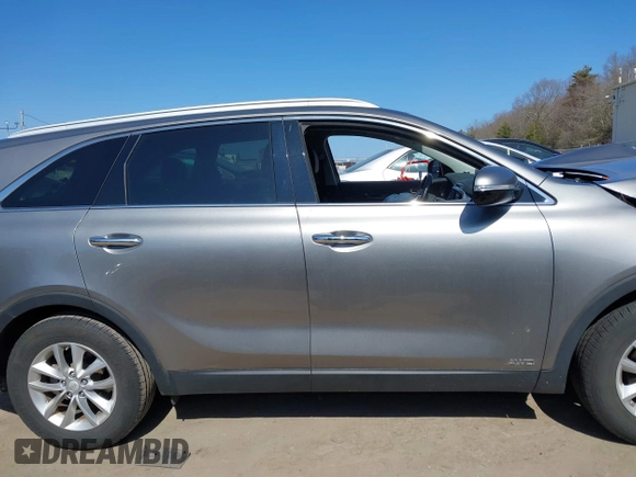 2017 Kia Sorento LX z VIN 5XYPGDA36HG267353, wystawiony jako IAAI lot #41785397 z przebiegiem 126 629 mil mil oraz . Historia ofert i sprzedaży dostępna na DreamBid. Obrazek 13.
