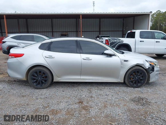 2016 Kia Optima EX z VIN 5XXGU4L36GG070336, wystawiony jako IAAI lot #41259692 z przebiegiem 124 807 mil mil oraz . Historia ofert i sprzedaży dostępna na DreamBid. Obrazek 14.
