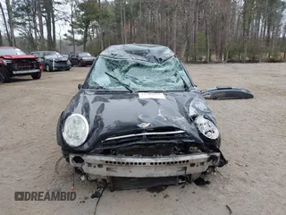2005 MINI Hardtop z VIN WMWRC33445TJ64482, wystawiony jako IAAI lot #41798048 z przebiegiem 115 656 mil mil oraz . Historia ofert i sprzedaży dostępna na DreamBid. Obrazek 13.