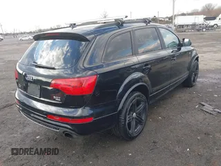 2015 Audi Q7 3.0T S line Prestige with VIN WA1DGAFE7FD006783, listed as a IAAI auction lot 41464002 with 96,845 mi miles. Bid and sale history available at carsss.com. Image 4.