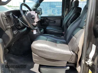 2018 GMC Savana Cargo z VIN 1GTW7BFG3J1162190, wystawiony jako Copart lot #68281014 z przebiegiem 83 733 mil mil oraz Nie do naprawy • Non repairable. Historia ofert i sprzedaży dostępna na DreamBid. Obrazek 7.