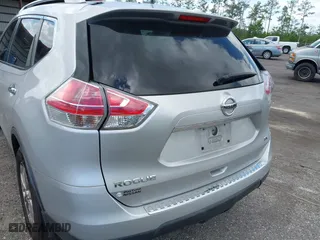 2015 Nissan Rogue SV with VIN KNMAT2MT5FP504510, listed as a IAAI auction lot 41935481 with 136,721 mi miles. Bid and sale history available at carsss.com. Image 3.