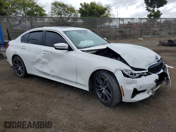 2020 BMW 3 Series 330i z VIN WBA5R1C05LFH39573, wystawiony jako Copart lot #54557935 z przebiegiem Nie podano mil oraz Szkoda całkowita • Salvage title. Historia ofert i sprzedaży dostępna na DreamBid. Obrazek 4.