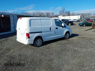 2017 Nissan NV200 S z VIN 3N6CM0KNXHK718750, wystawiony jako IAAI lot #40924549 z przebiegiem 182 586 mil mil oraz . Historia ofert i sprzedaży dostępna na DreamBid. Obrazek 4.